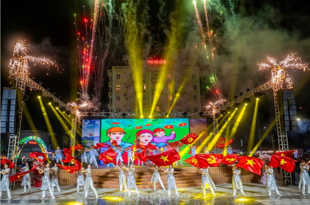 Thông qua những giai điệu âm nhạc, những ca từ, điệu múa khắc họa Cô Tô với thiên nhiên đặc sắc, lịch sử hào hùng, văn hóa biển đa dạng và những tiềm năng kinh tế du lịch ngày một phát triển, bền vững.