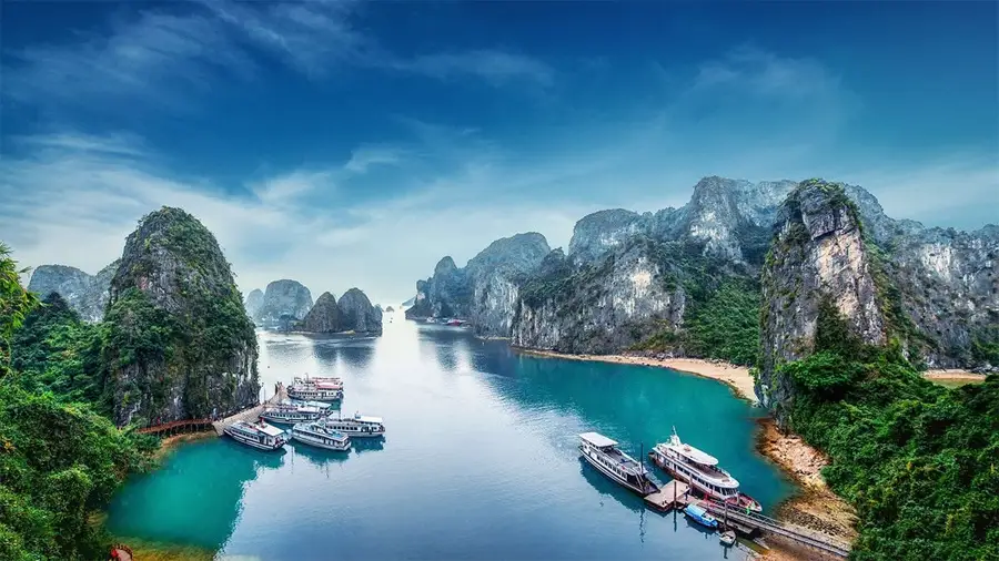 Khung cảnh vịnh Lan Hạ