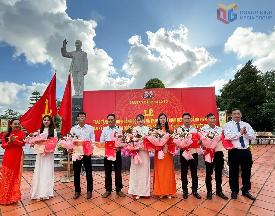 Đảng ủy Đặc khu Cô Tô long trọng tổ chức kết nạp Đảng cho 7 quần chúng ưu tú.