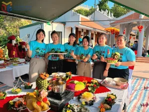 Đội liên thôn gồm Thôn 1, Thôn 2, Thôn 3 với phần thi ẩm thực tham gia hội thi.